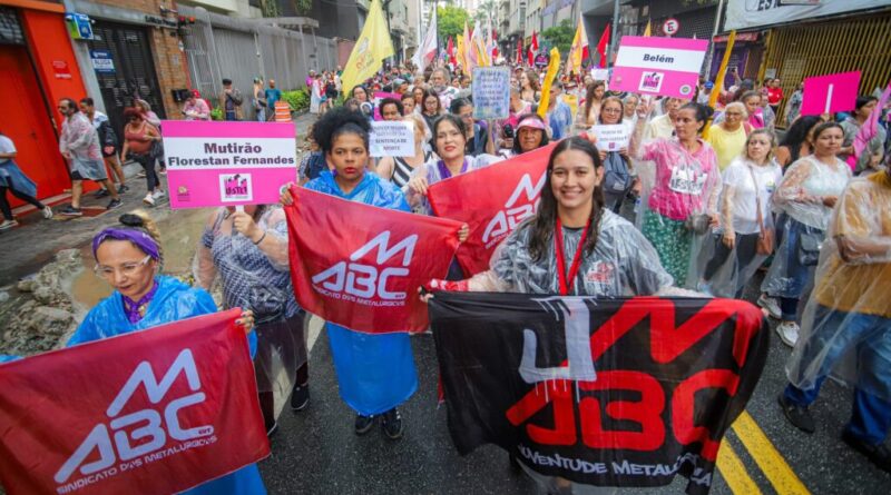Metalúrgicos do ABC fazem ato contra o feminicídio com presença de ministra