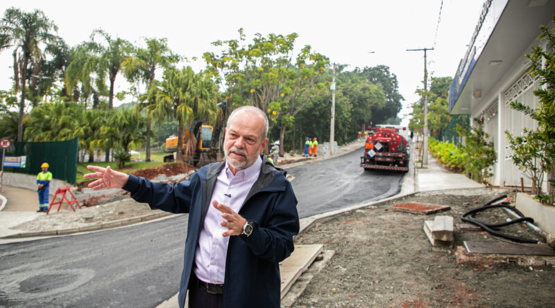 Reabertura total da Rua Eduardo Prado para passagem de veículos evolui e chega à etapa de pavimentação
