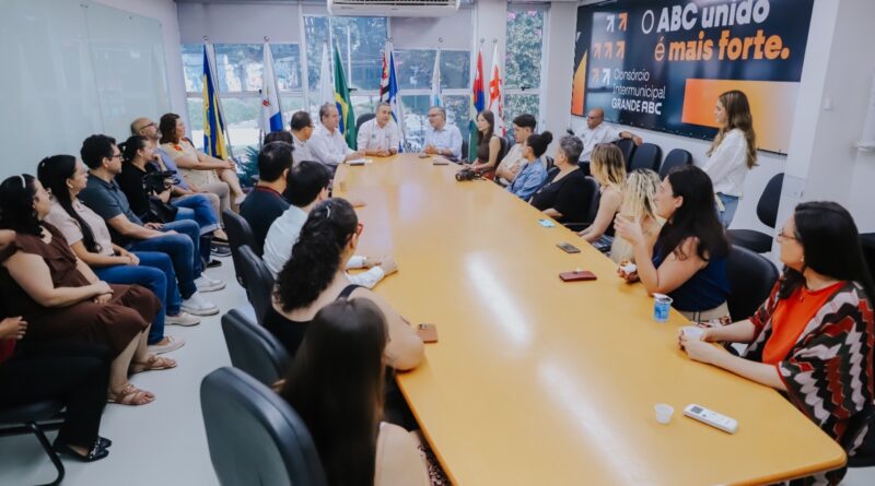 Presidente do Consórcio ABC reúne equipe para formalizar transição com sequência nos projetos
