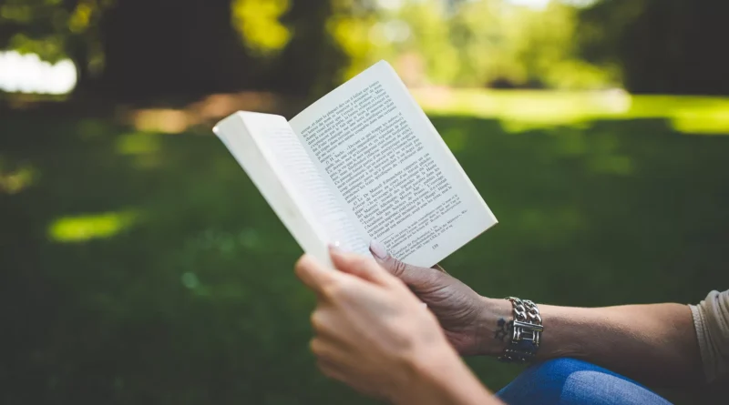 O Brasil que lê pouco e fala pouco de si