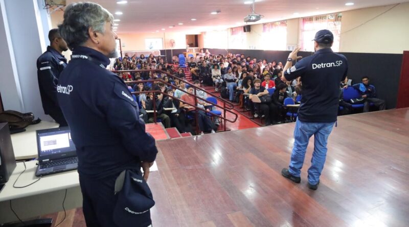Prefeitura de Mauá e Detran/SP conscientizam jovens sobre primeira CNH e trânsito seguro