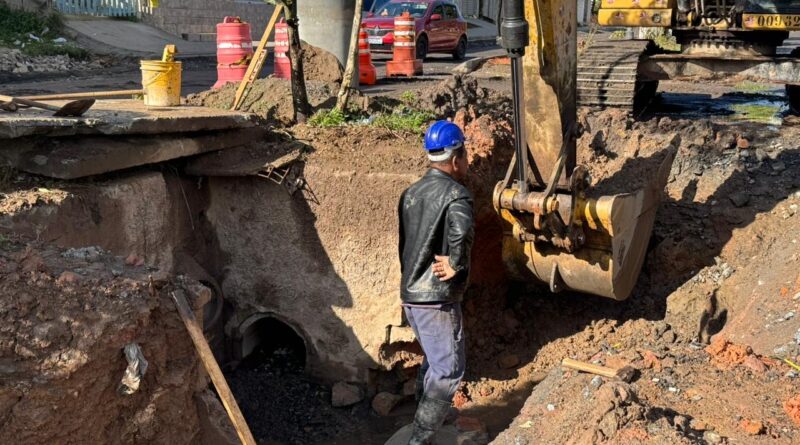 Obras avançam para etapa final de pavimentação na Avenida Flórida, no Jardim Santista