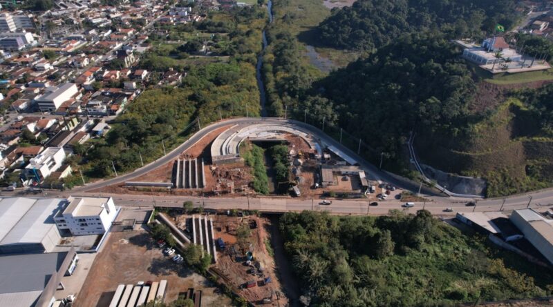 Iluminação da alça do viaduto estaiado entra em fase de implantação em Ribeirão Pires