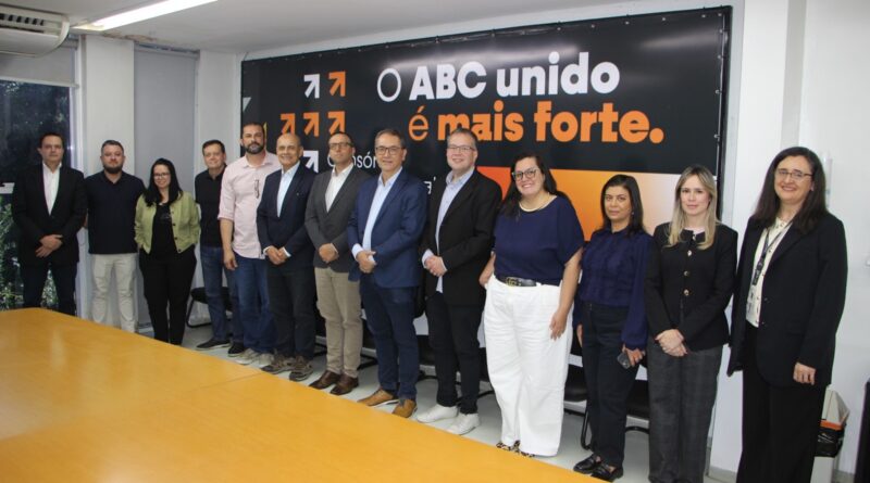 Consórcio ABC debate reforma tributária e mobilidade urbana com secretário-executivo da FNP