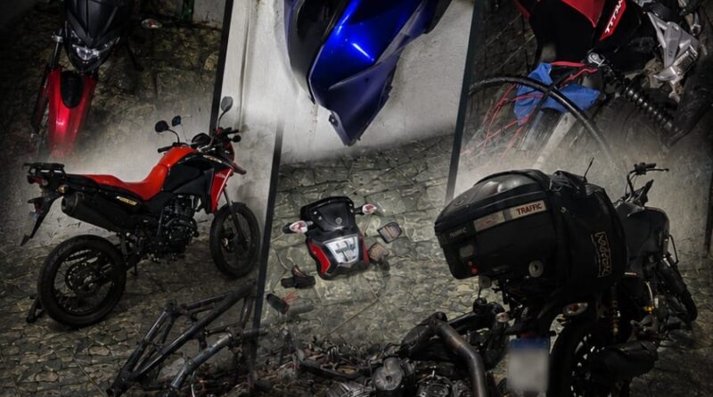 Polícia Militar desarticula desmanche clandestino, prende três criminosos e recupera motocicletas e bens roubados em Mauá