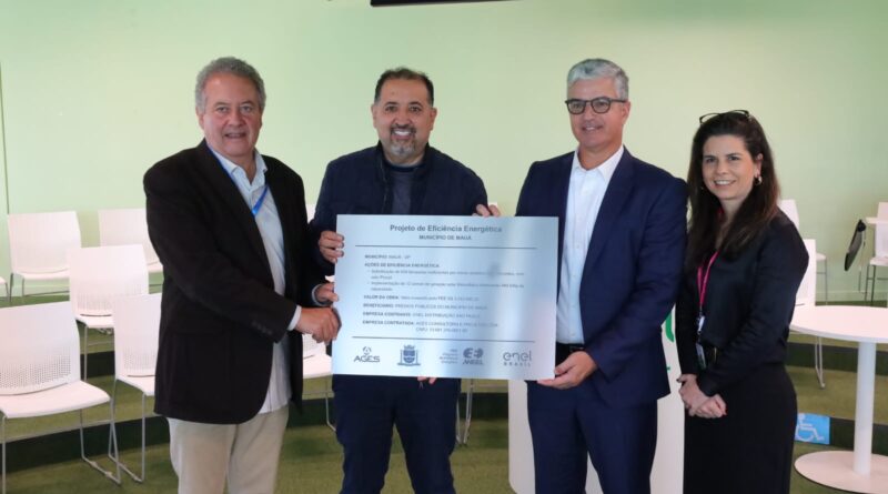 Prefeito Marcelo Oliveira assina parceria com a Enel e vai ampliar o uso de energia solar em prédios públicos de Mauá