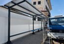 Prefeitura de Rio Grande da Serra inicia instalação de nova cobertura em ponto de ônibus próximo à estação