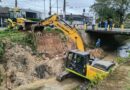 Prefeitura de Ribeirão Pires constrói muro de contenção na Avenida Pref. Valdírio Prisco para prevenir erosão às margens do rio