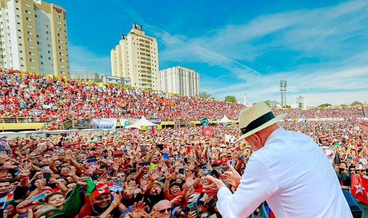 Lula reúne 40 mil pessoas em São Bernardo e lança campanha à reeleição na Vila Euclides