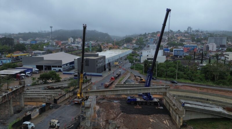 Içamento de vigas do Viaduto Estaiado tem interdição parcial na Avenida Humberto de Campos