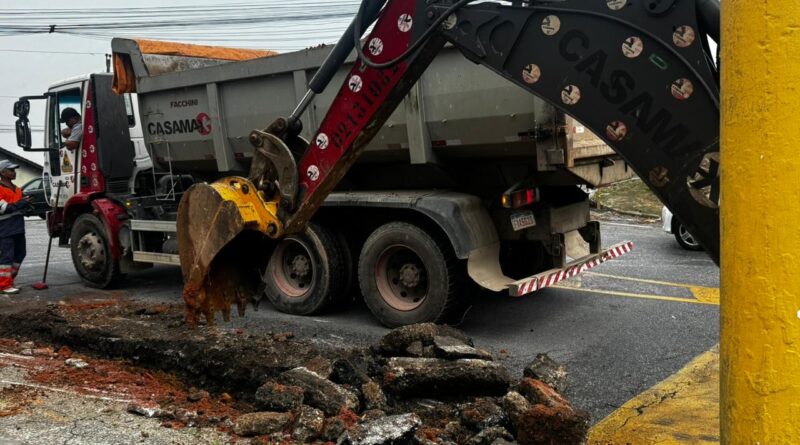 Recapeamento da Rua Miguel Prisco avança com implantação de guias e sarjetas