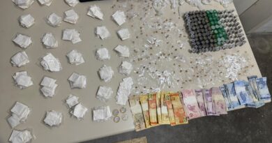 Polícia Militar prende homens apreende quase 700 porções de drogas em Mauá