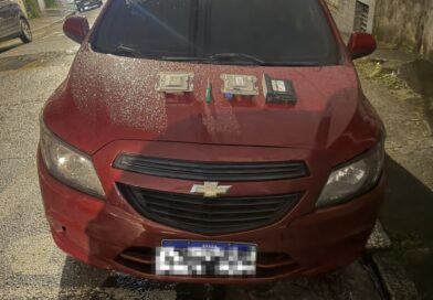 Polícia Militar recupera veículo furtado e prende criminoso durante patrulhamento em Mauá.
