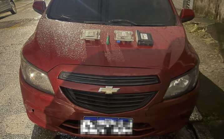 Polícia Militar recupera veículo furtado e prende criminoso durante patrulhamento em Mauá.
