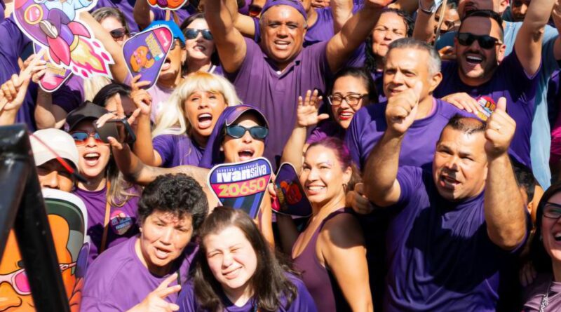 Com ‘mar roxo’ a sete dias da eleição, Ivan Silva intensifica campanha a estadual com bloquinho de rua em São Bernardo