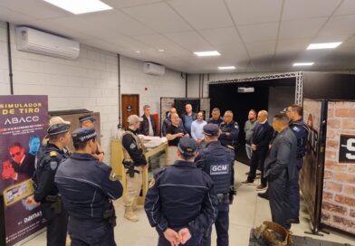 Consórcio ABC leva comandos das GCMs para conhecer centro de treinamento com simulação de eventos reais