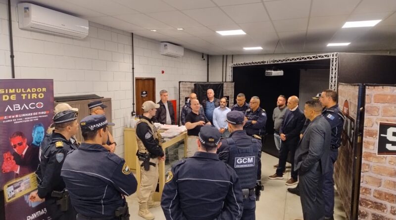 Consórcio ABC leva comandos das GCMs para conhecer centro de treinamento com simulação de eventos reais