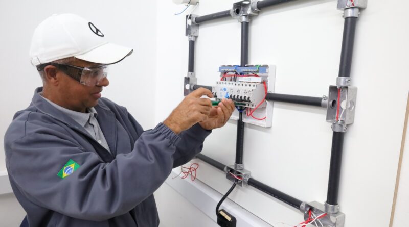 Mauá abre curso gratuito de eletricista predial