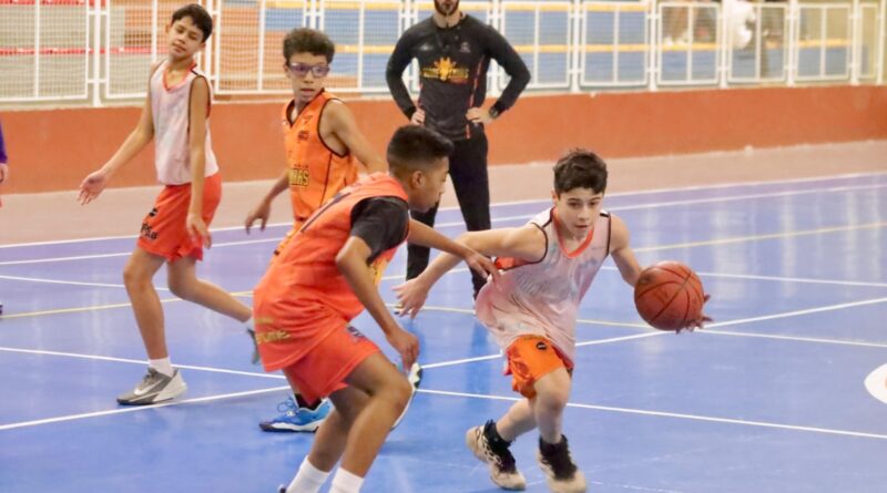 Mauá abre vagas para escolinha gratuita de basquete