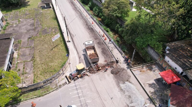 Prefeitura de Ribeirão Pires avança na recuperação da Rua Padre Marcos Simoni e prepara via para receber novo asfalto