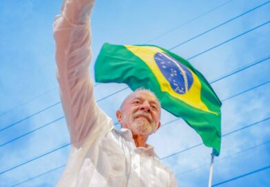 Lula, Metalúrgico do ABC, é eleito presidente do Brasil pela quarta vez