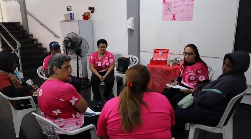 Consultório na Rua de Diadema realiza roda de conversa sobre prevenção ao câncer de mama