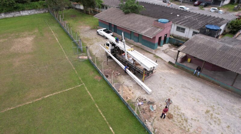 Prefeitura de Ribeirão Pires instala nova iluminação no Campo do Jardim Luso