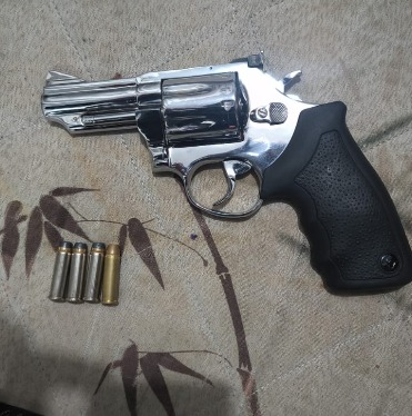 Polícia Militar prende homem por tráfico de drogas e posse ilegal de arma de fogo em Mauá